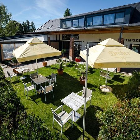 Hotel Pipacs Panir & Grill Garden Vendeghaz Győrújbarát Exteriér fotografie
