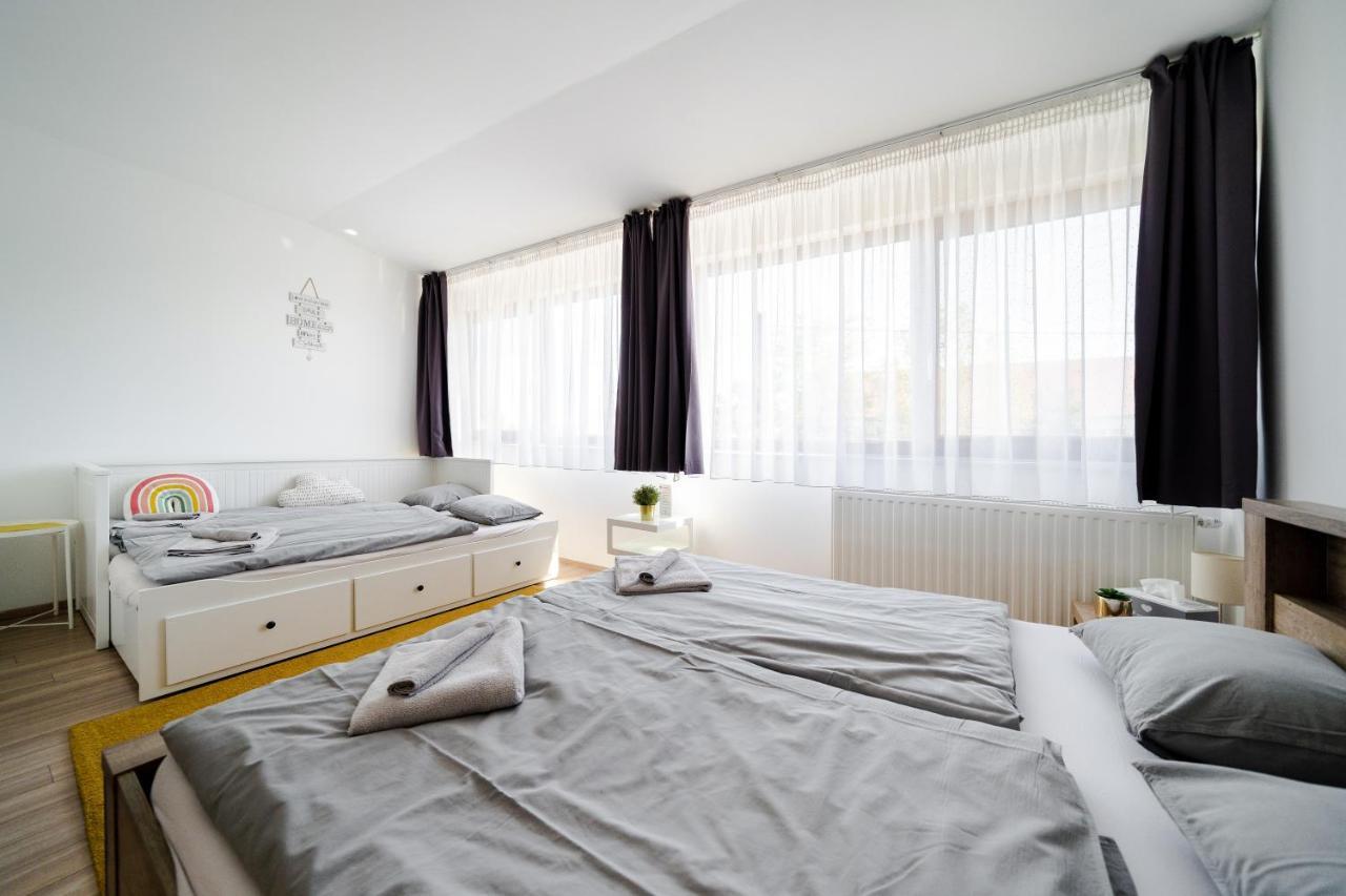 Hotel Pipacs Panir & Grill Garden Vendeghaz Győrújbarát Exteriér fotografie