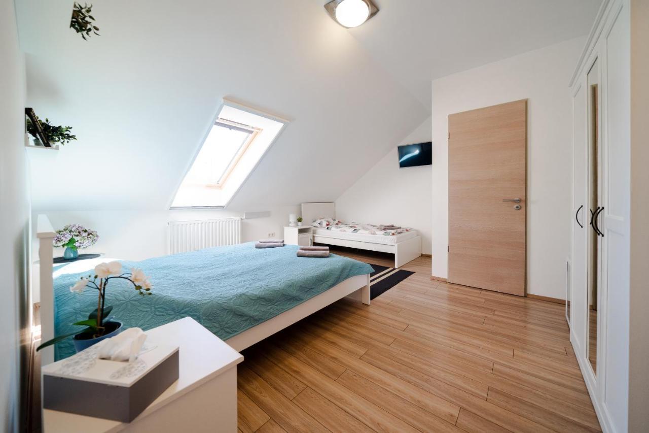Hotel Pipacs Panir & Grill Garden Vendeghaz Győrújbarát Exteriér fotografie