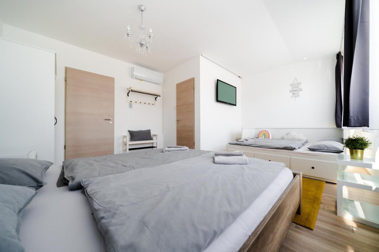 Hotel Pipacs Panir & Grill Garden Vendeghaz Győrújbarát Exteriér fotografie