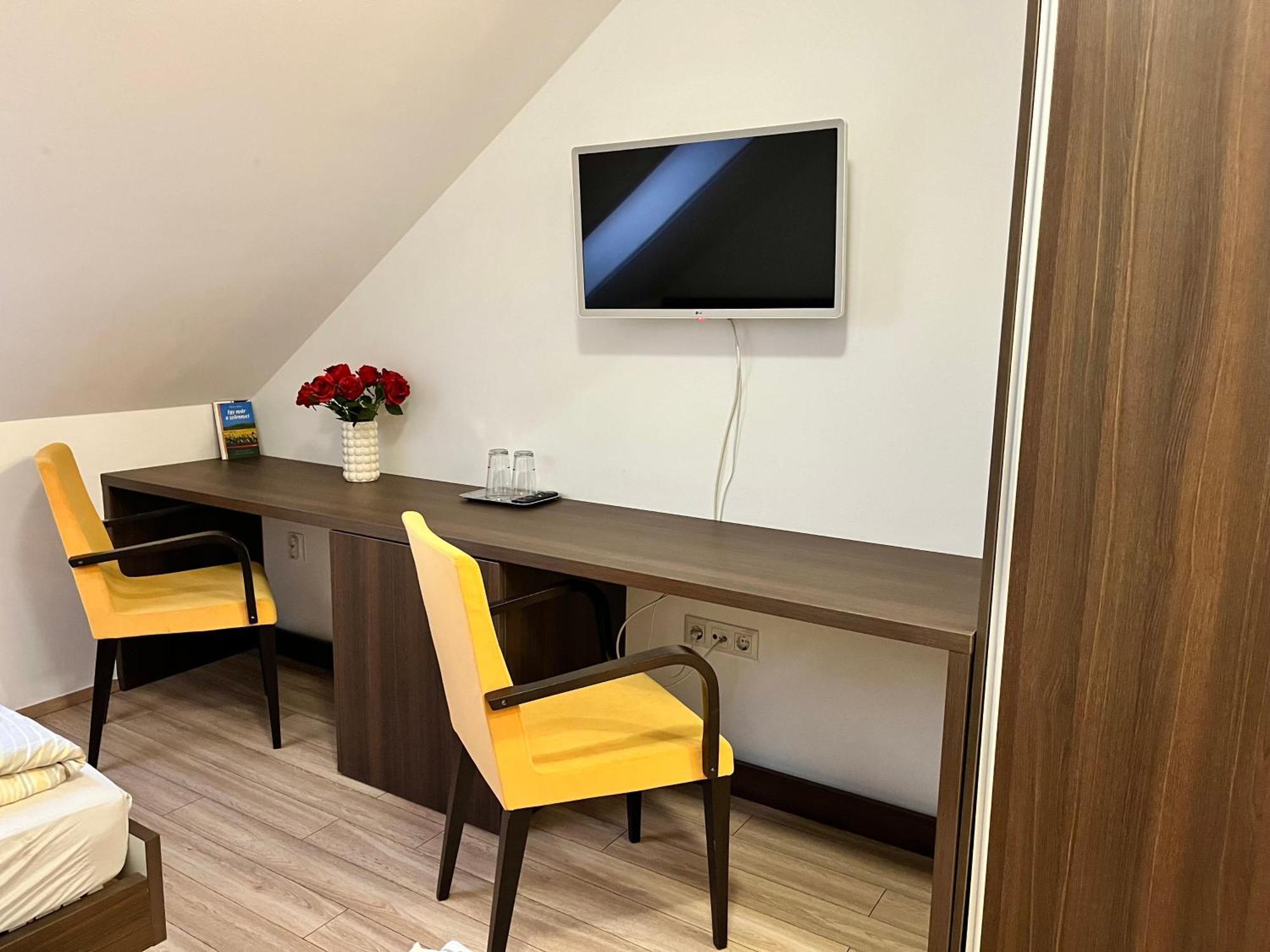 Hotel Pipacs Panir & Grill Garden Vendeghaz Győrújbarát Exteriér fotografie