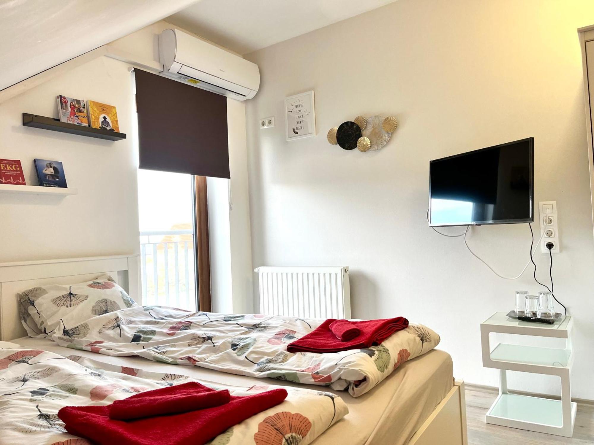 Hotel Pipacs Panir & Grill Garden Vendeghaz Győrújbarát Exteriér fotografie
